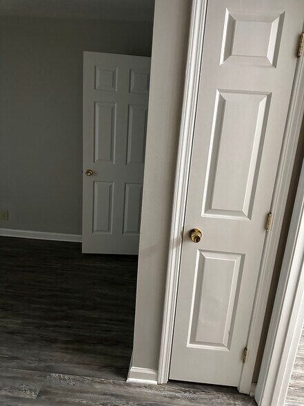 Building Photo - 3755 Chamberlain Ct