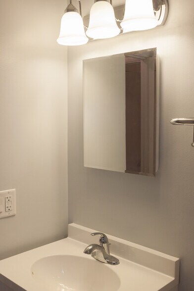 Building Photo - 415 S Revena Blvd