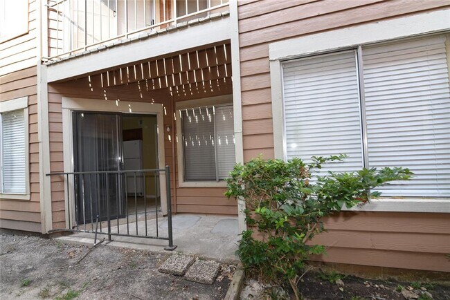 Building Photo - 12400 Overbrook Ln