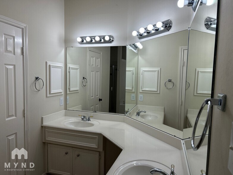 Building Photo - 28306 Peper Hollow Ln