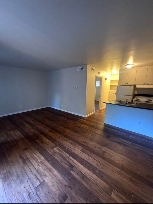 Interior Photo - Lanai Apartments LLC