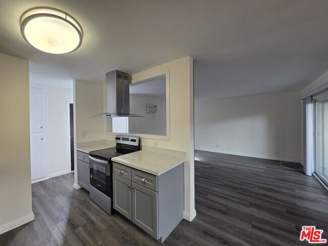 Building Photo - 517 N Francisca Ave