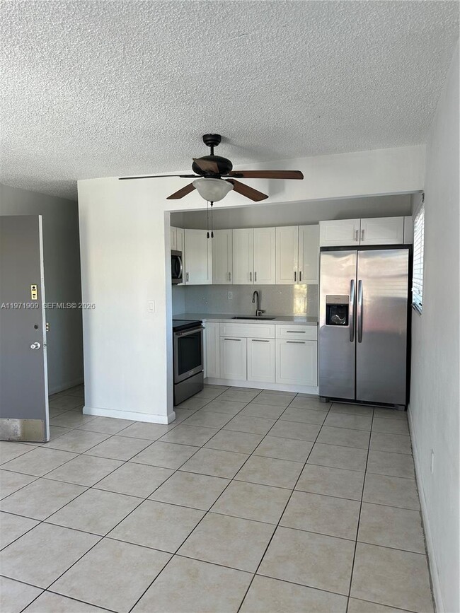 Building Photo - 543 SW 37th Ave