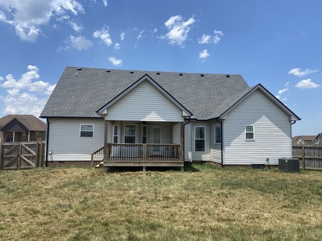 Building Photo - 4 bed, 3 bath, under $1900  Wow.