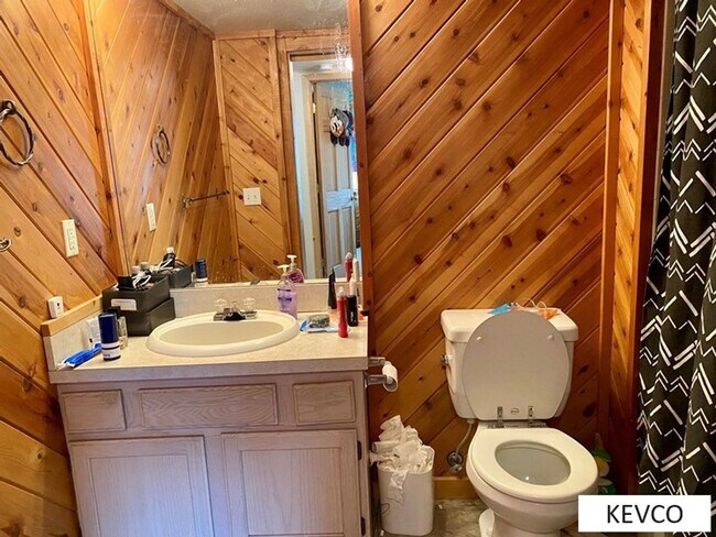 Building Photo - Spacious one bedroom apartment!