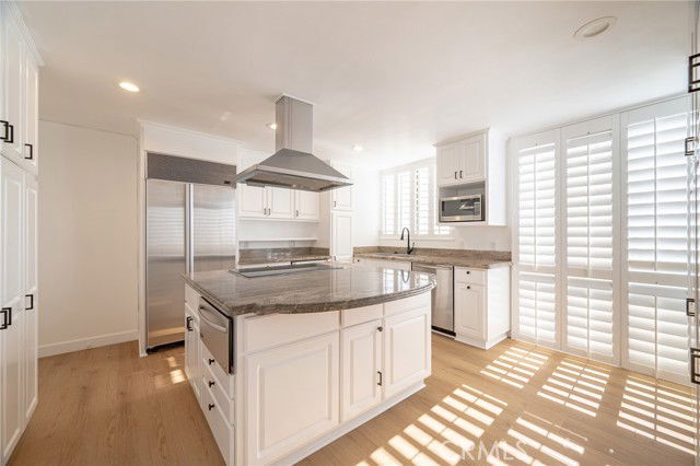 Building Photo - 339 N Palm Dr