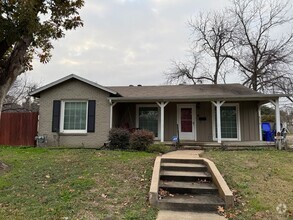 Building Photo - Large Corner Lot Waco Home