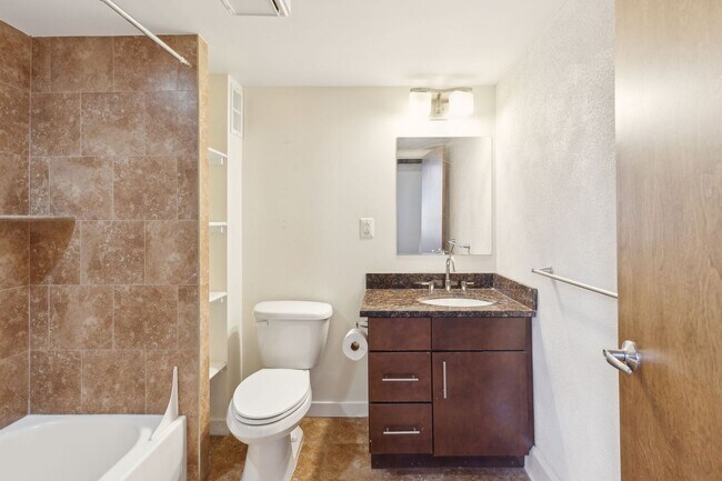 Building Photo - Newly Renovated Condo Center City