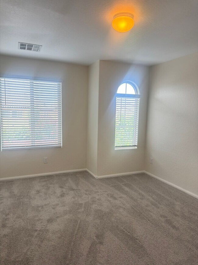 Building Photo - Brand New Home for Rent in Mountains Edge