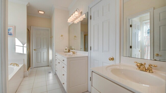 Building Photo - 203 Whiting Ln