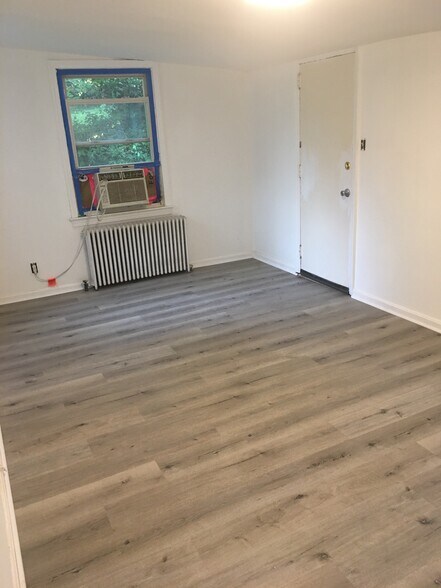 Bedroom or family/recreation room - 114 S Lee St