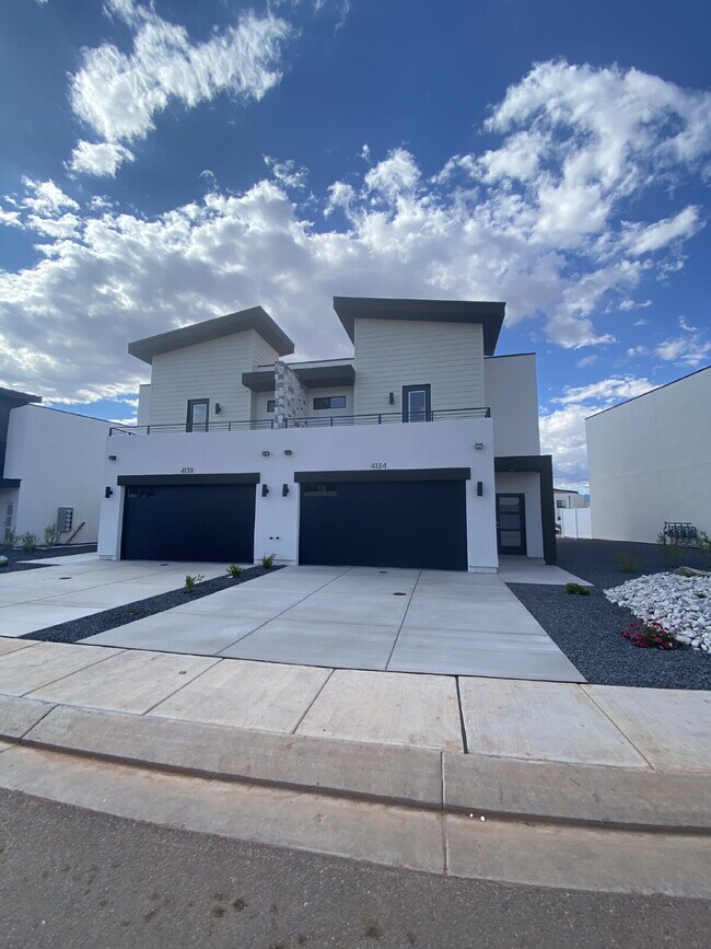 Building Photo - 4134 Baywood Dr