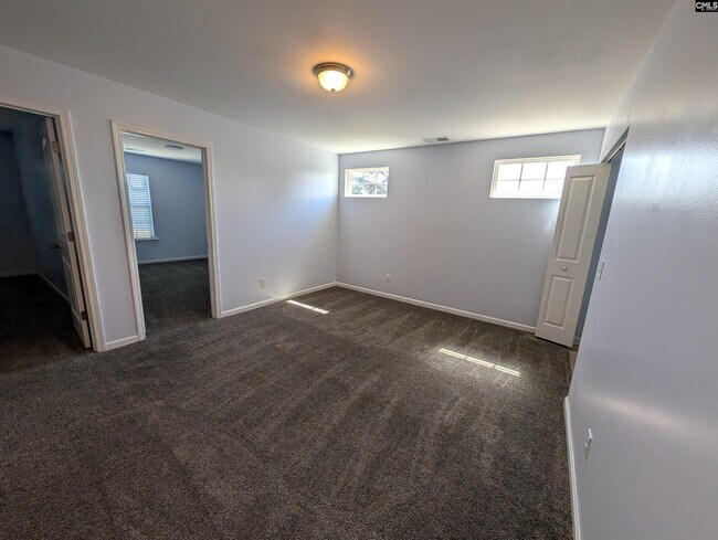 Building Photo - 13 Lillie Ln