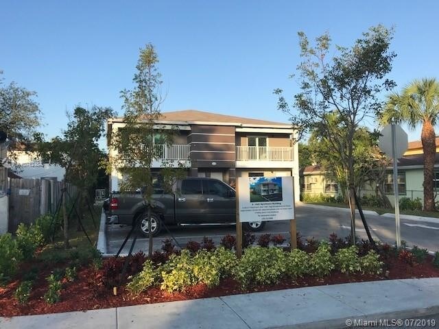 Building Photo - 1010 N 18th Ct