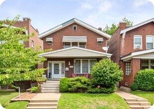 Building Photo - Fantastic 3bd/1.5ba home! Coming soon!