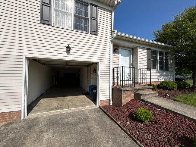 Building Photo - 651 Sturbridge Dr