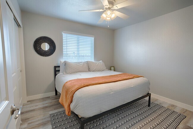 Building Photo - 1110 West Woodland Lake Road, Unit B