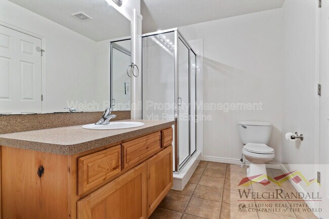 Building Photo - 2126 Pebblebrook Rd