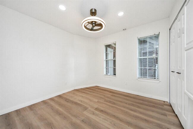 Building Photo - 15719 Baytree Dr