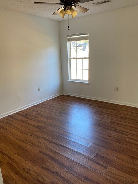 Building Photo - 5101 Thornton Dr