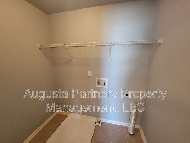 Building Photo - 325 Bellhaven Dr