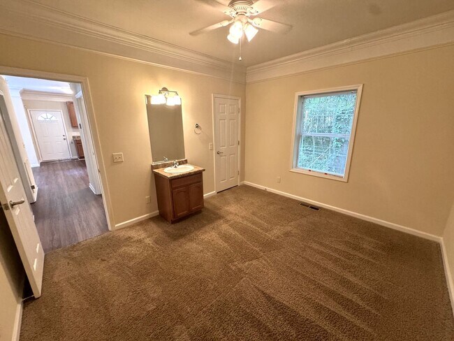 Building Photo - 4br House near Campus, Stadium, Downtown! - FALL 2026 Pre-Lease