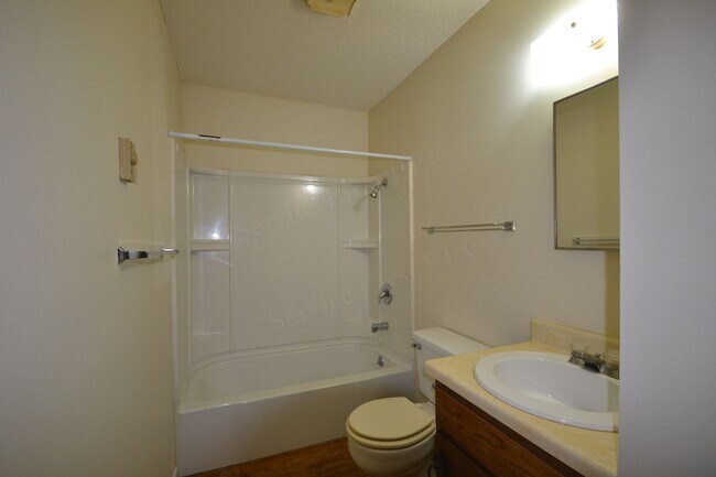 Building Photo - Warsaw Apartments