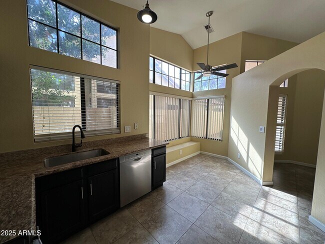 Building Photo - 8919 S Lori Ln
