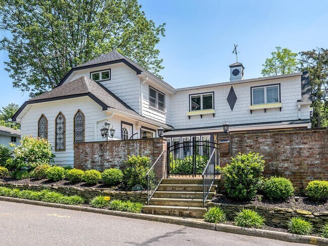 Primary Photo - 431 Carpenter Ave