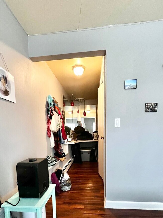 Building Photo - Locust312 (CW-KS)