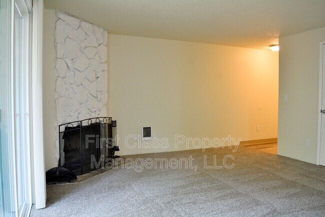 Building Photo - 3648 SW Beaverton Hillsdale Hwy