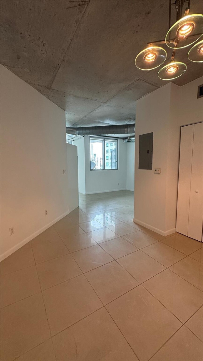 Building Photo - 690 SW 1st Ct