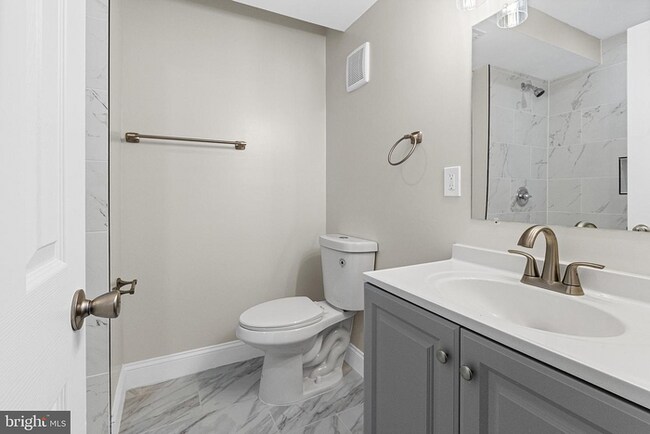 Building Photo - 3 bedrooms, 3.5 bathrooms