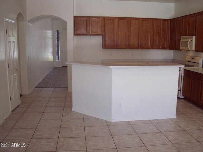 Building Photo - 6933 W Remuda Dr