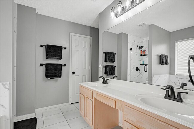 Building Photo - 5007 Ridgeway Dr