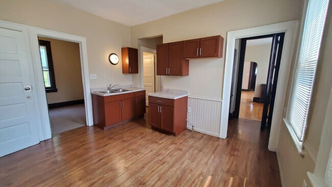 Building Photo - 823-825 S 11th