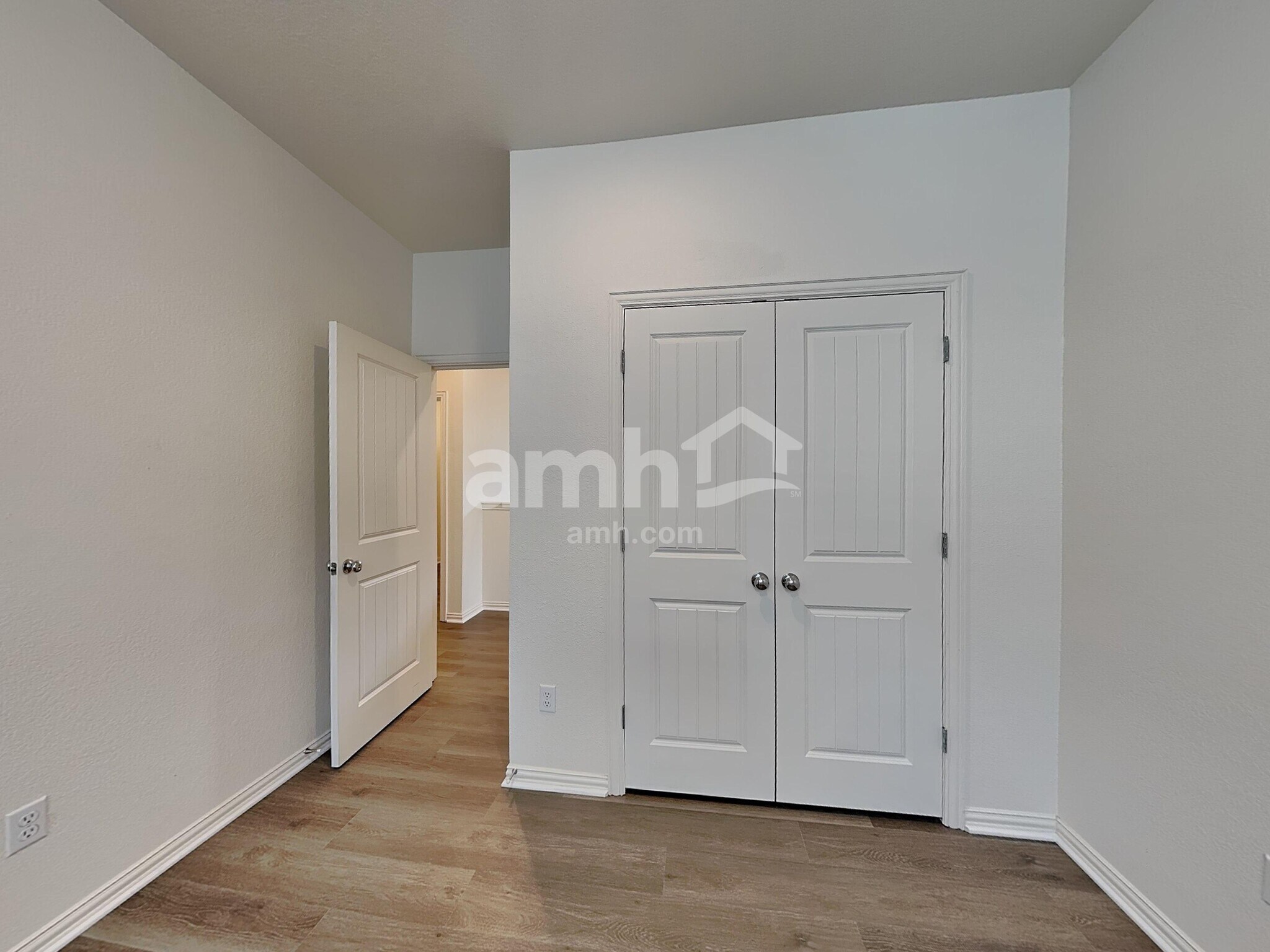 Building Photo - 2718 Meadowood Heights