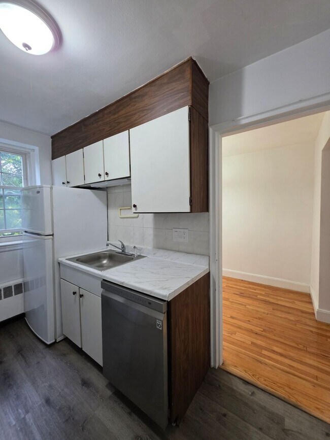 Building Photo - 25 Englewood Ave