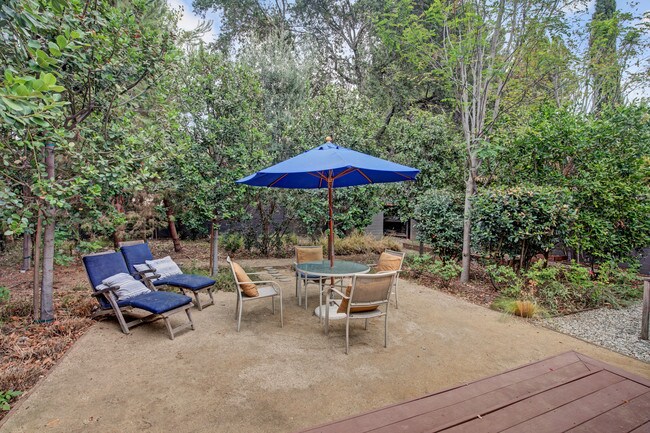 Building Photo - 16943 Hartland St