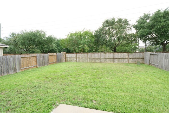 Building Photo - 23603 Legacy Oak St