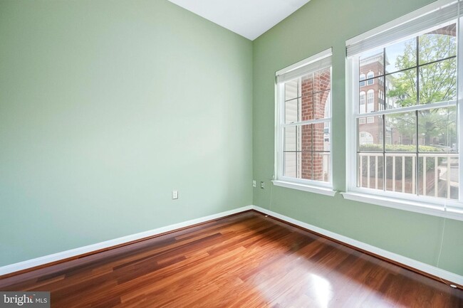 Building Photo - 171 Somervelle St