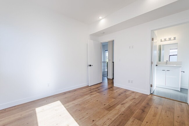 Building Photo - 705 Benton Wy