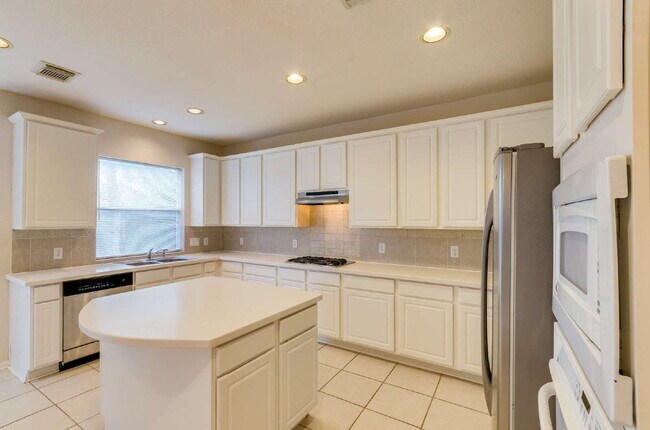 Building Photo - Spacious 5-Bedroom Home in Brazos Landing!