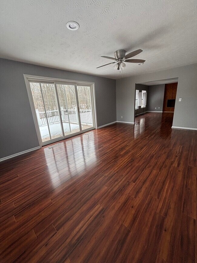 Building Photo - Beautifully maintained 3BR, 2BA Condominium