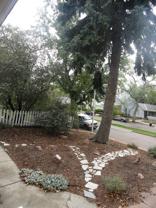 Building Photo - 808 E Kiowa St