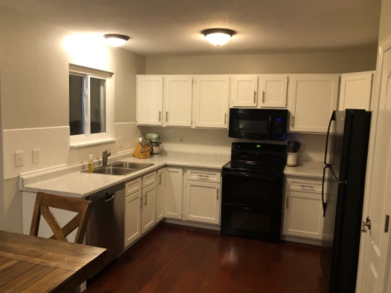 Building Photo - 893 S Whispering Brook Ct