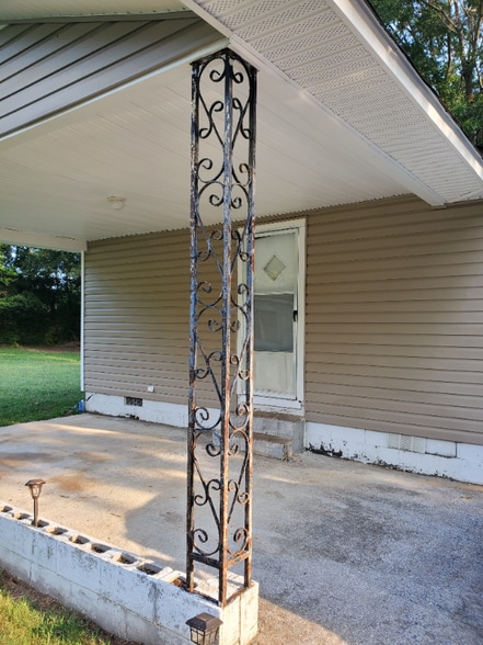 Building Photo - 301 Circle Dr
