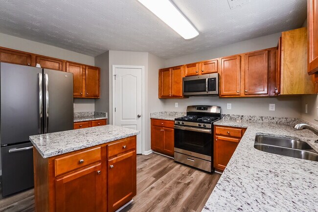 Building Photo - 657 Howell Dr