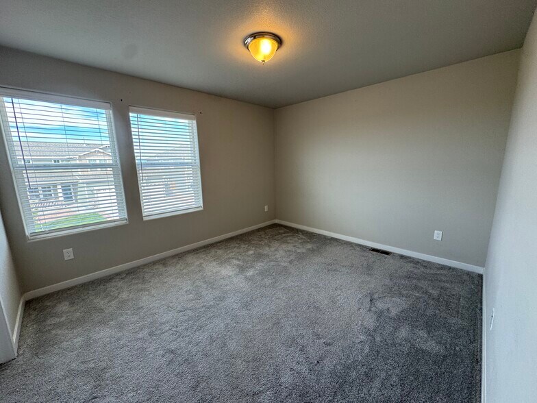 Building Photo - 5921 Mumford Dr