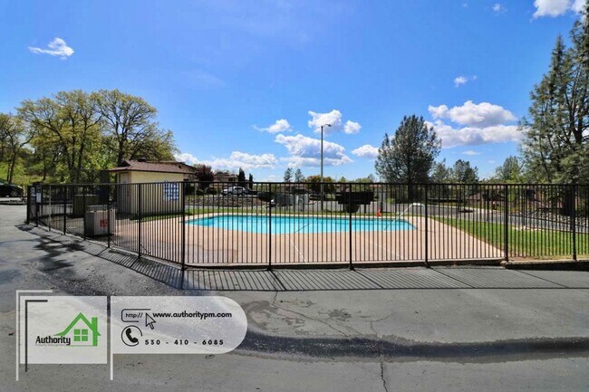 Interior Photo - 300 Boulder Creek Dr, Redding, CA 96003